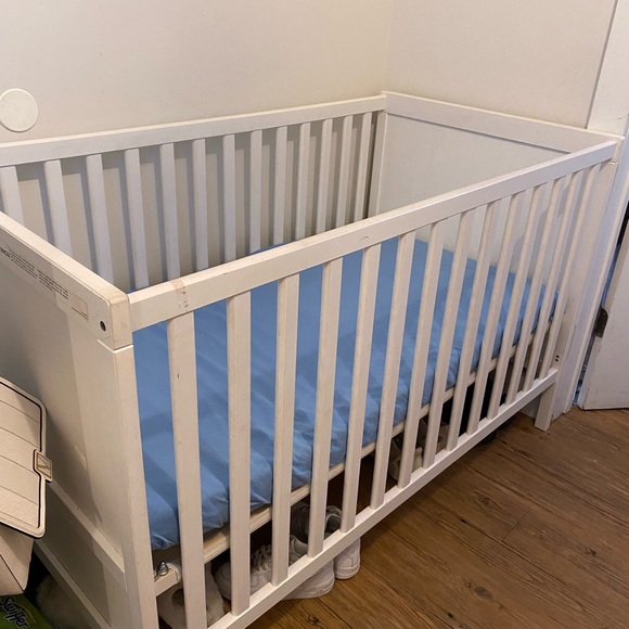 Crib/toddler bed - Picture 1 of 3